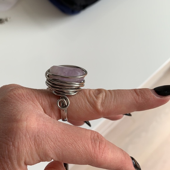 Purple gemstone ring - Picture 3 of 5